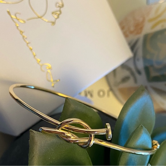 18K Real Gold Knot Bangle - Picture 9 of 15